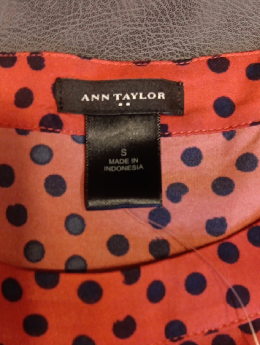 New! Ann Taylor Coral Red Polka Dot Folded Cap Sleeve Blouse - Picture 5 of 9